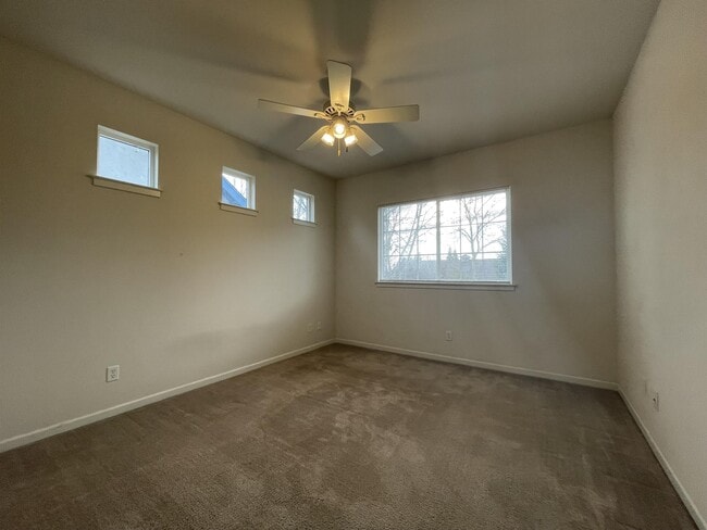 Building Photo - 1307 Yosemite Dr