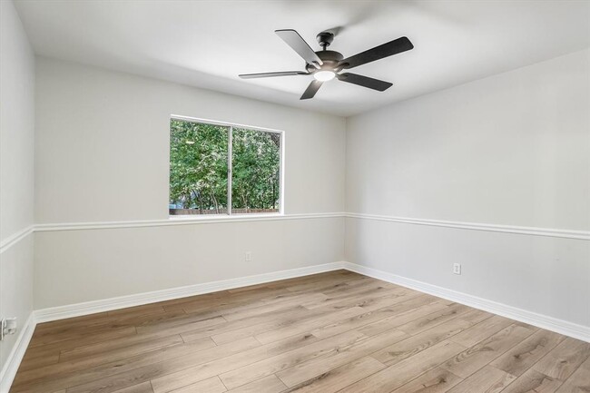 Building Photo - 736 Wales Way