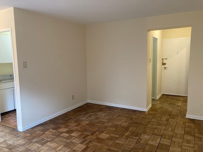 Building Photo - Fantastic Studio in Adams Morgan - Utilities Included - Available Now!
