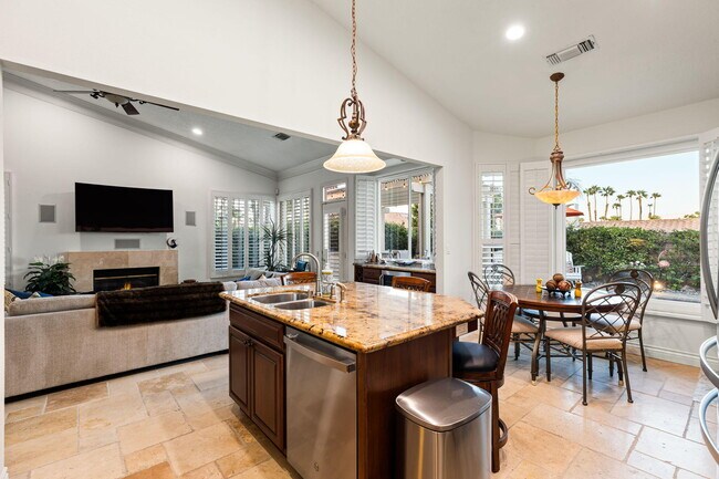 Building Photo - 370 Cypress Point Dr