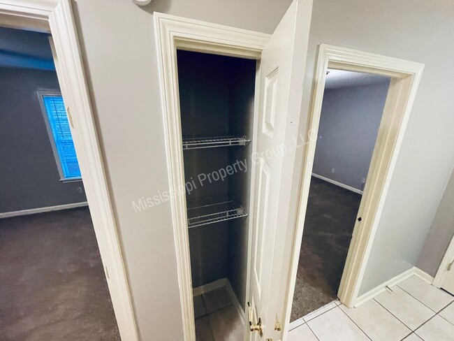 Building Photo - For Rent - 3BR/2BA + Garage