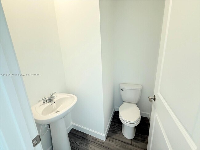 Building Photo - 551 Rivergrass St