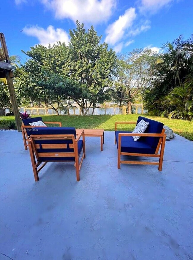 Building Photo - 4311 SW 31st Dr