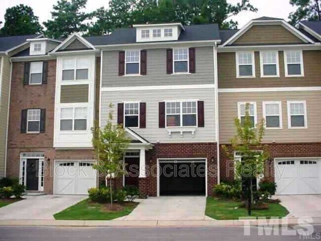 Primary Photo - 320 Linden Park Ln