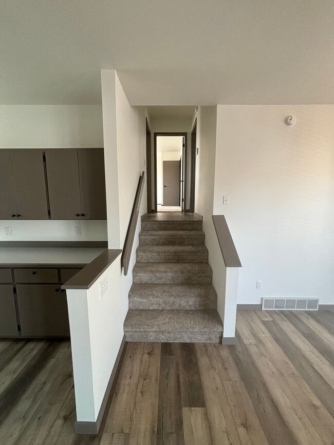 Building Photo - Remodeled Midtown Apartment (APP#244)