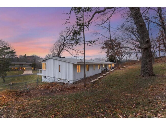 Building Photo - 1345 Fairlawn Way