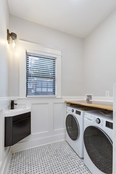 Building Photo - 3008 Blakemore Ave