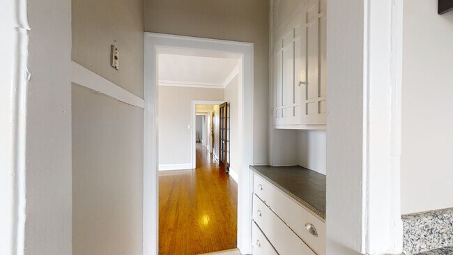 Building Photo - 232 Elmwood-2N