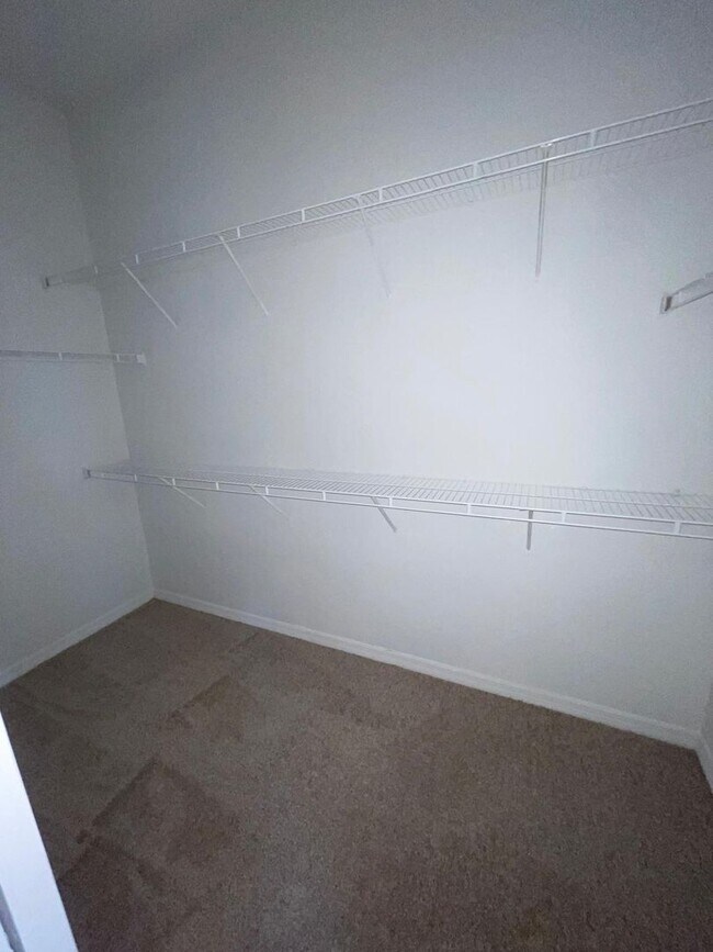 Building Photo - BRISTOL ESTATES 4 BEDRROM, 4 BATHROOMS, 3 CAR GARAGE HOUSE