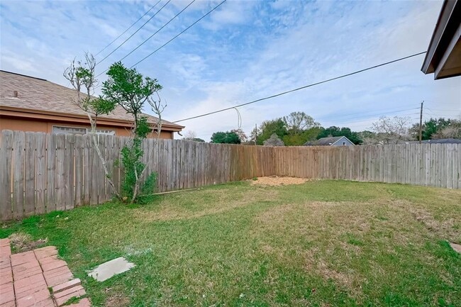 Building Photo - 2531 Planters Row