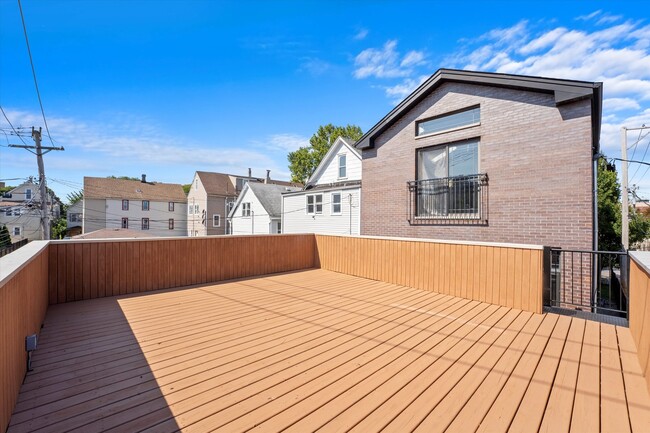 Building Photo - 2415 W Palmer St