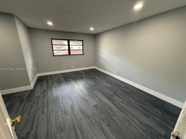 Building Photo - 2700 N 34th Ave