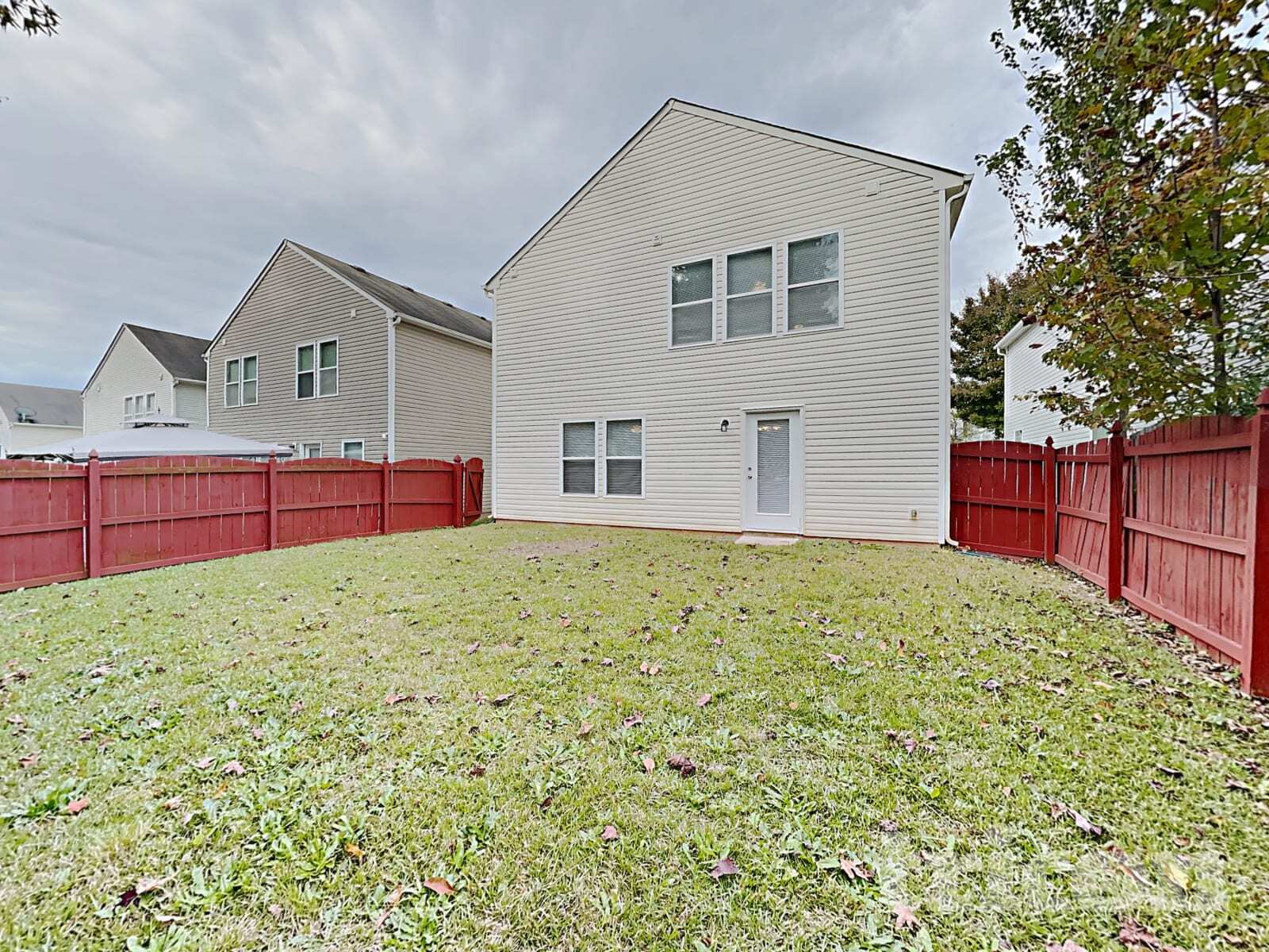 Building Photo - 7242 Fox Point Dr