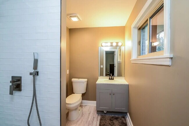 Building Photo - Available Fall Semester or Short Term rental!