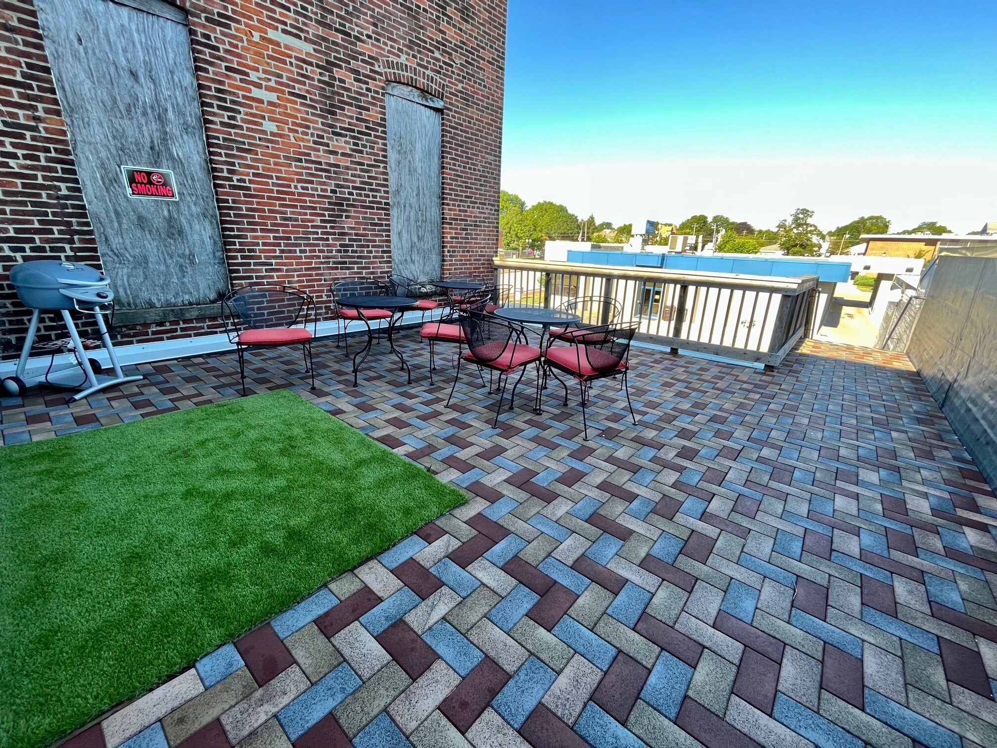 Building Photo - 317 Main St