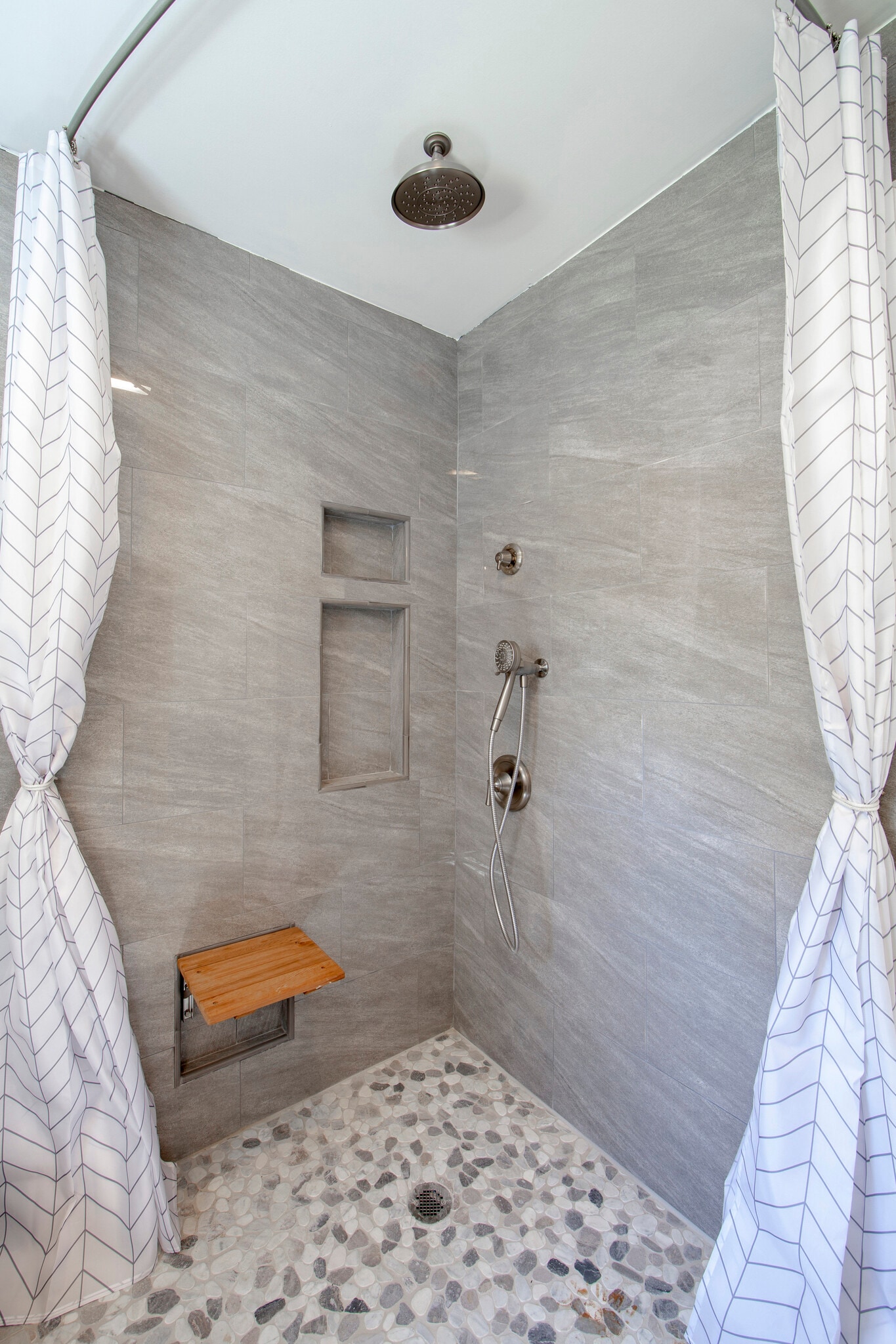 Designer Bathroom 1 Shower - 2660 Roslyn Ave