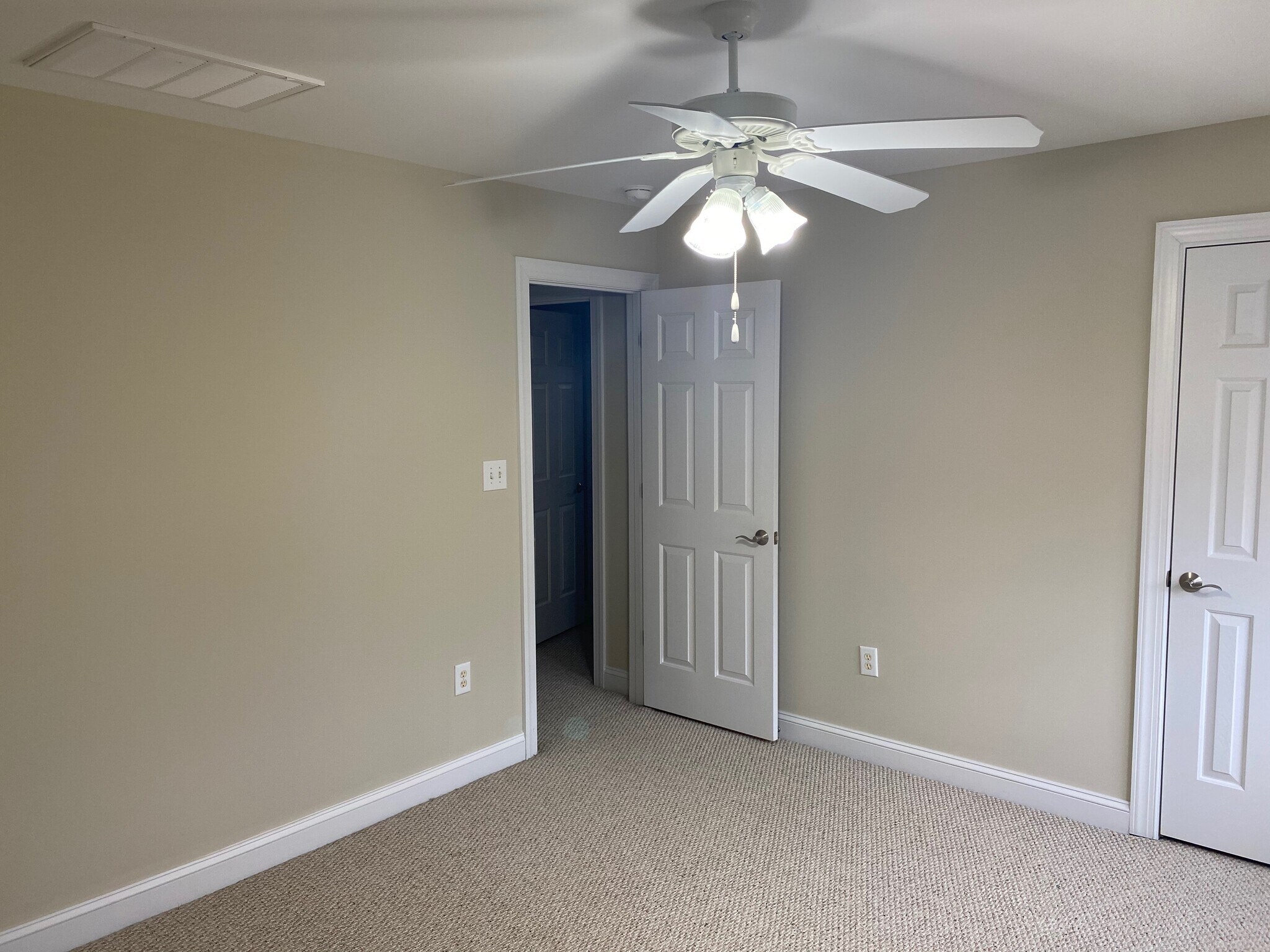 Building Photo - 4903 Pebble Beach Cir N