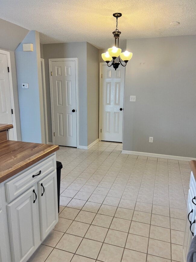 Building Photo - 1705 Willow Creek Ct