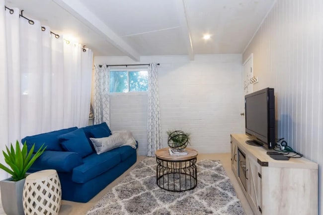 Building Photo - 340 Jarvis Ct