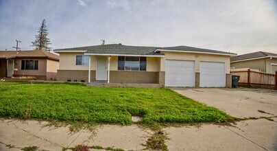 Building Photo - 588 Mulberry Cir