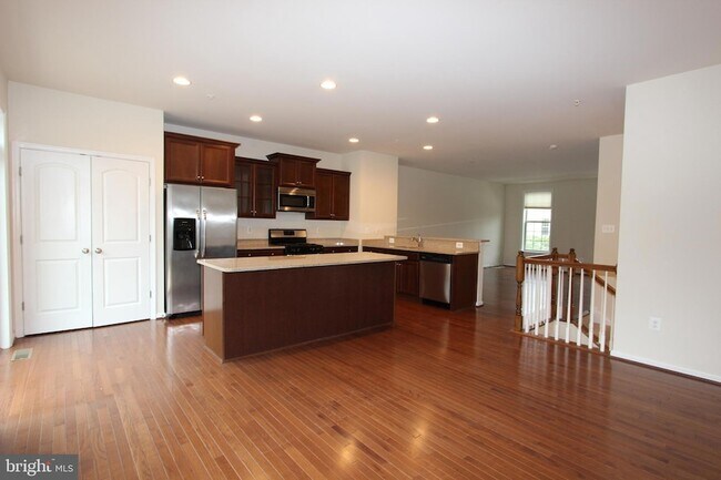 Building Photo - 325 Hersden Ln