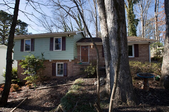 Primary Photo - 318 E Millbrook Rd