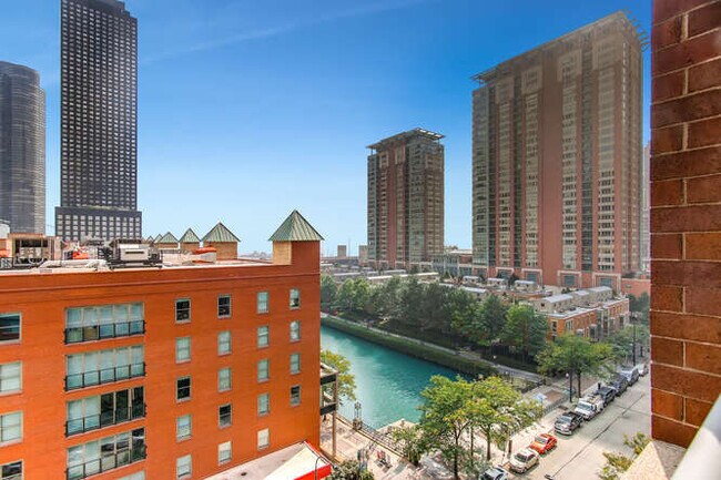 Building Photo - 480 N McClurg Ct