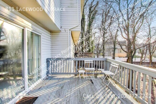 Building Photo - 811 Lacewood Terrace