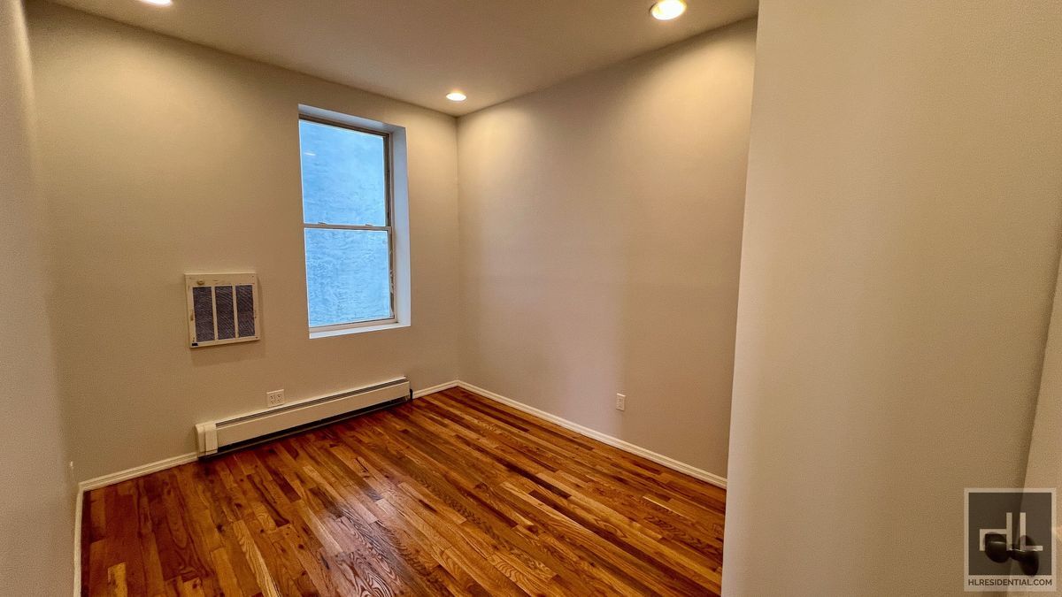 Building Photo - 2BR 1BA Pre-War In Crown Heights