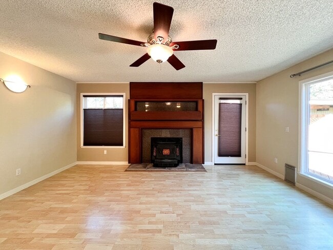 Building Photo - Charming 1 Bedroom, 1 Bath Rental with Pri...