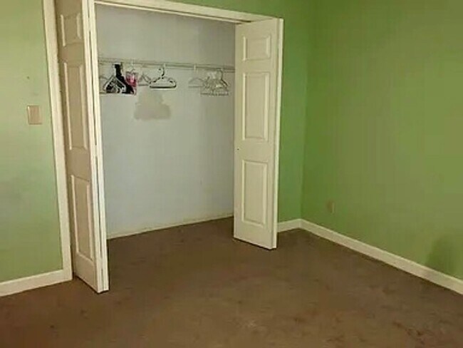 Building Photo - Spacious 3100 sq ft 3 bedroom 2 bath home on over 1.5 acres in Oak Ridge, NC