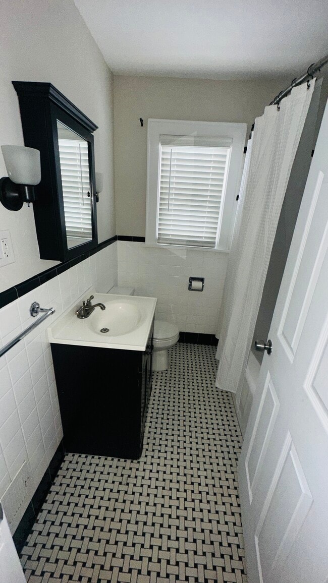 Building Photo - 19 Elmhurst Ave