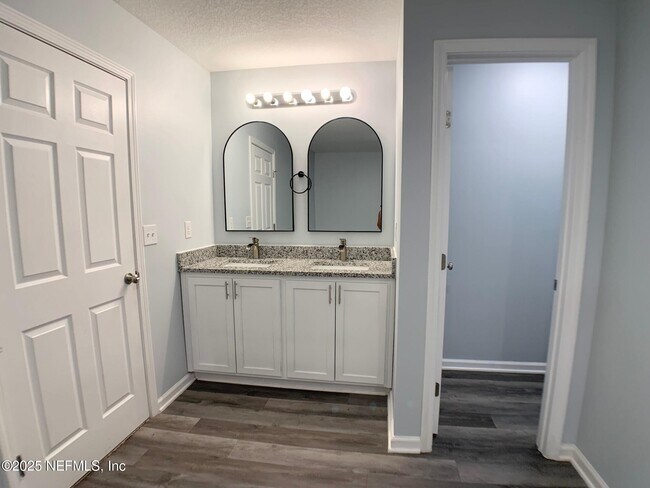 Building Photo - 3201 Deer Creek Dr