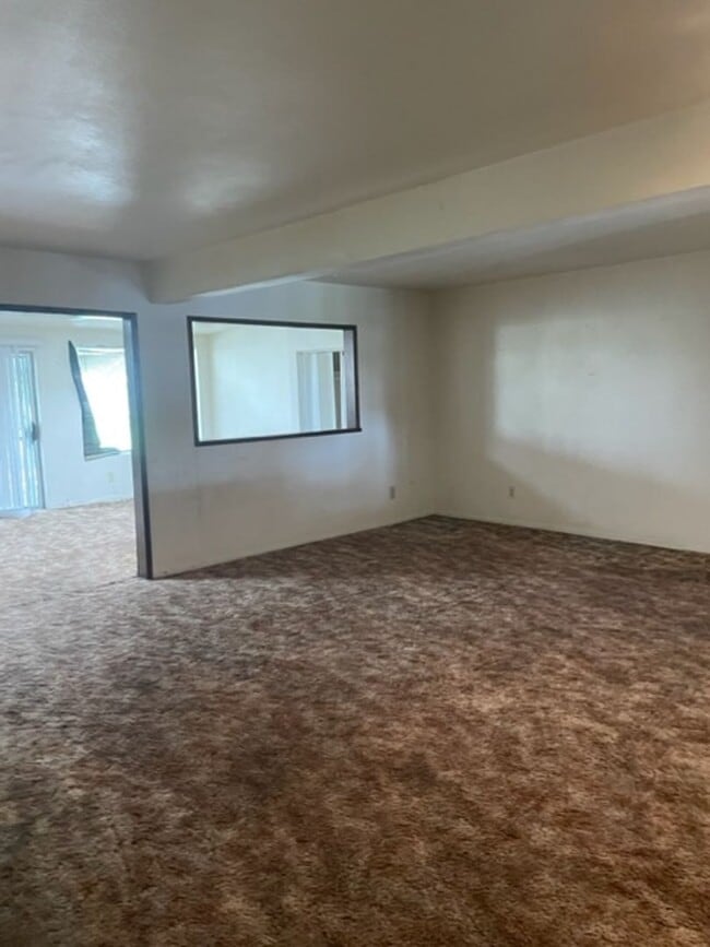 Building Photo - 2 BEDROOM 2 BATH (55+COMMUNITY)