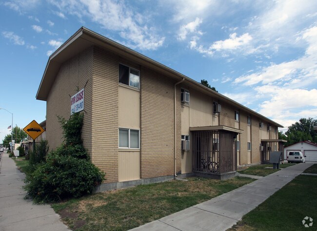 Building Photo - Towncrest Manor Apartments