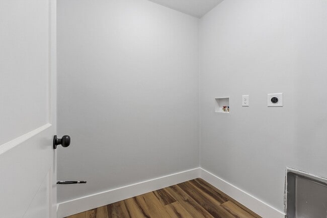 Building Photo - 18 Buttonwood Pl
