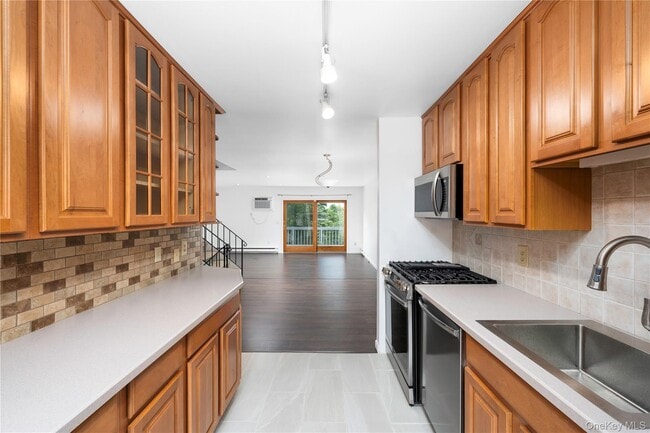 Building Photo - 14 Brewster Woods Dr