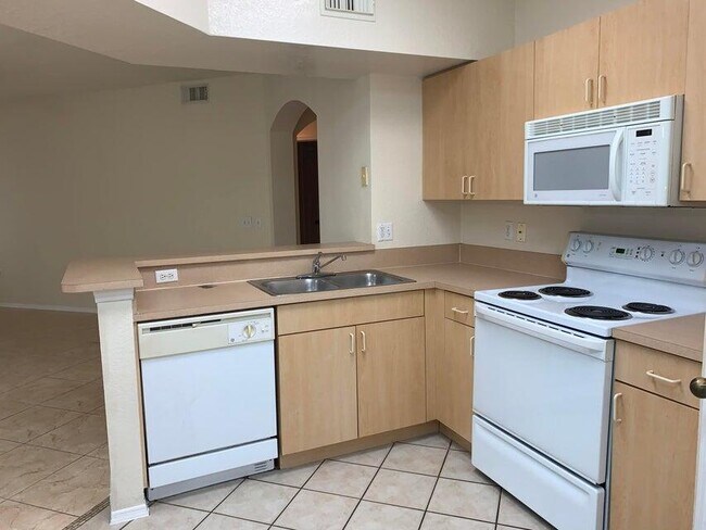 Building Photo - 607 Belmont Pl