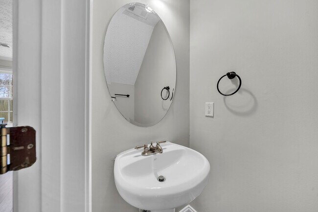 Building Photo - 225 Osmanthus Way