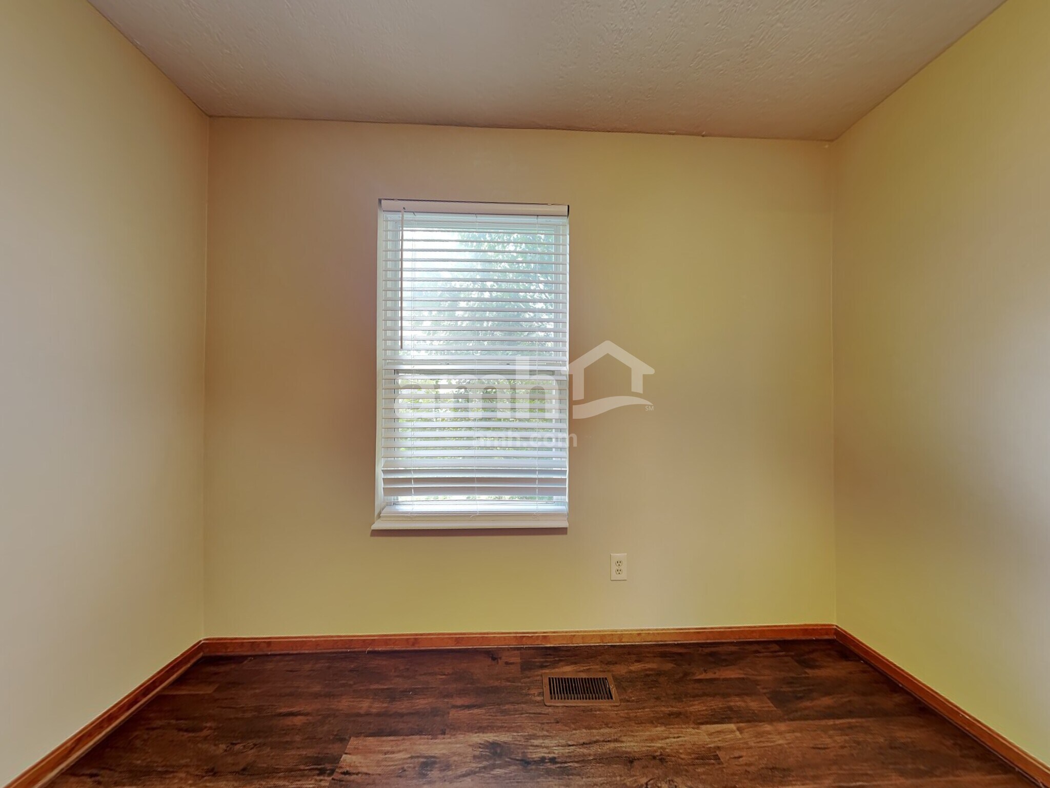 Building Photo - 333 Greenwood Ln