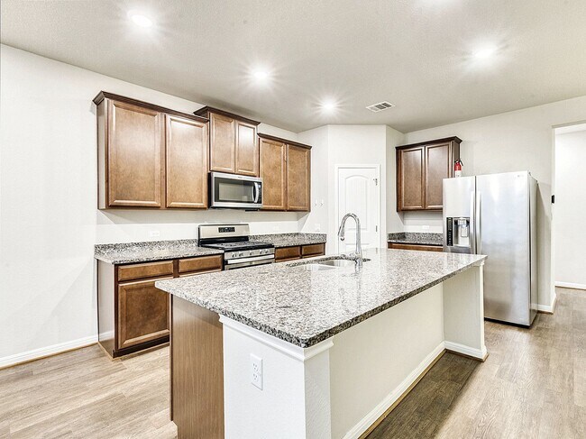 Building Photo - Warm & Welcoming 3/BR 2.5 Home in Dripping...