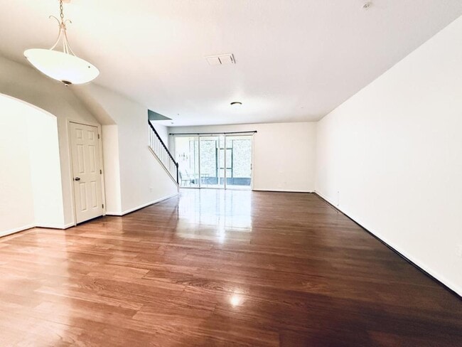 Building Photo - 2983 Ashland Ln S