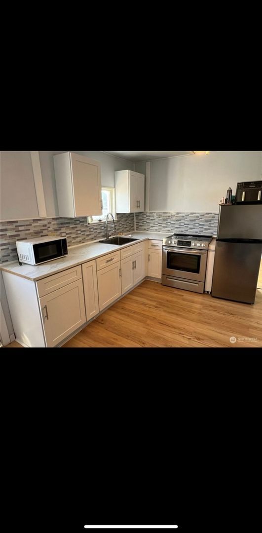 Building Photo - 115 N Main St