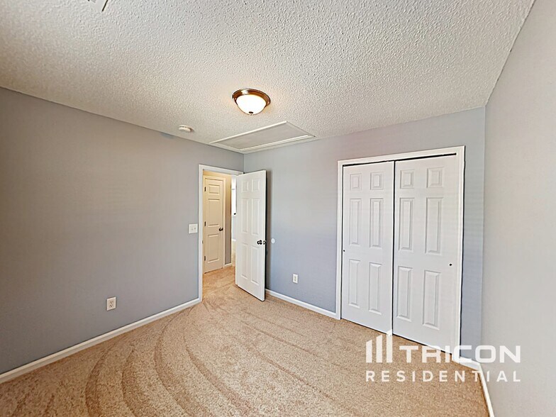 Building Photo - 156 Springway Dr