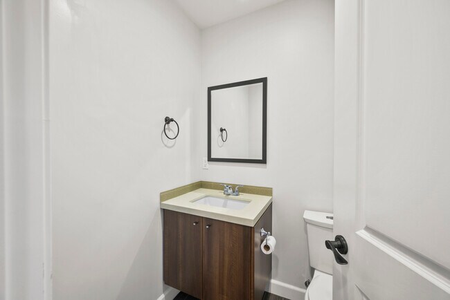 Building Photo - 342 Myrtle St