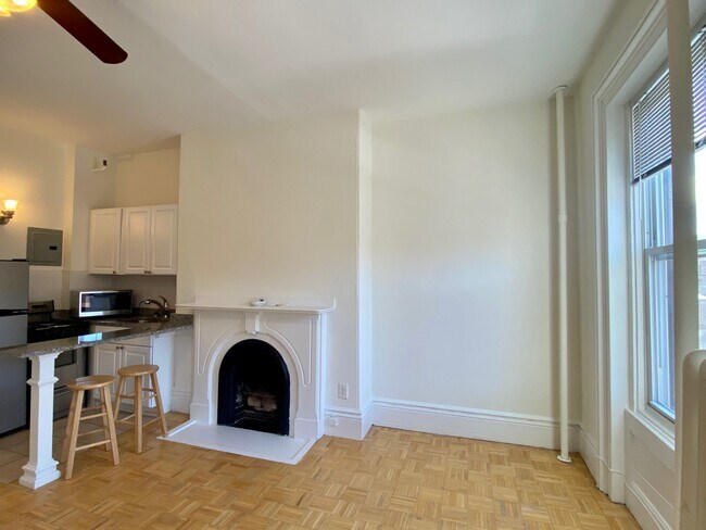 Building Photo - 90 Charles St