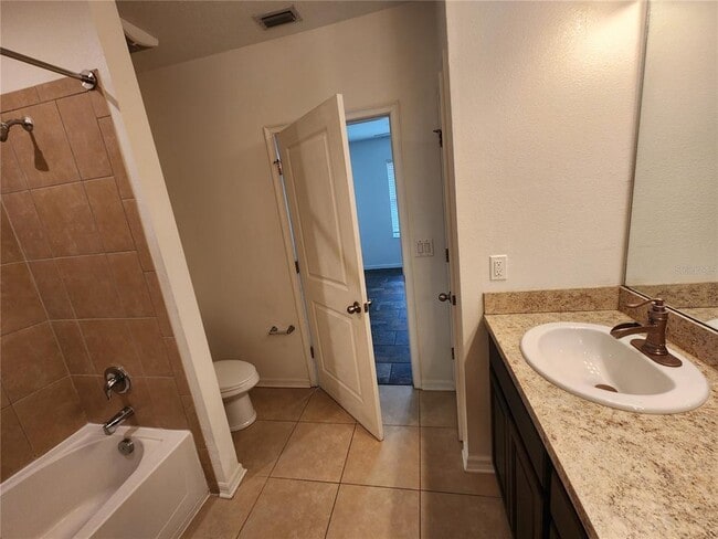 Building Photo - 1112 Hillhurst Dr