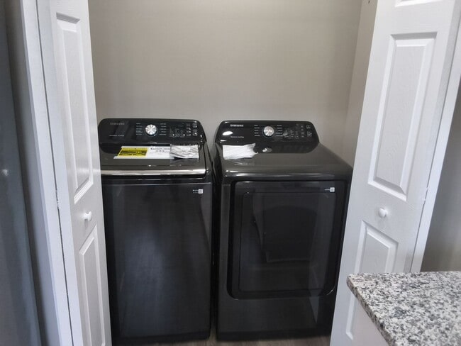 Building Photo - Completely renovated ranch home!