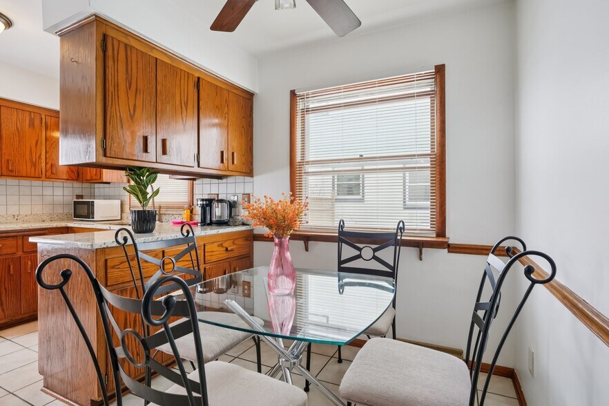 Building Photo - 10785 W Appleton Ave