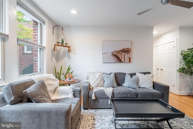 Building Photo - 4004 Beecher St NW